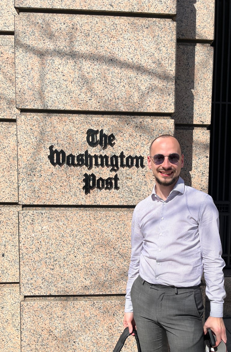 Vor dem Gebäude der Washington Post